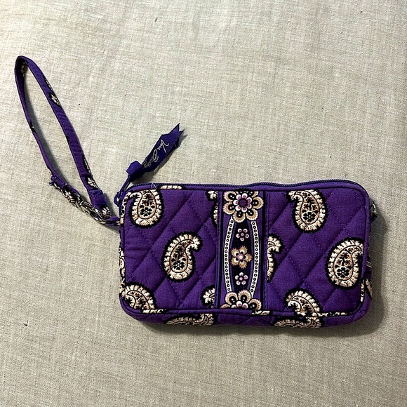 Vera Bradley Simply Violet Quilted Wristlet - Picture 1 of 2